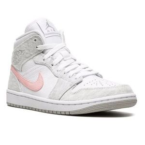 Nike WMNS Air Jordan 1 Mid SE “Light Iron Ore” SIZE 8      0286